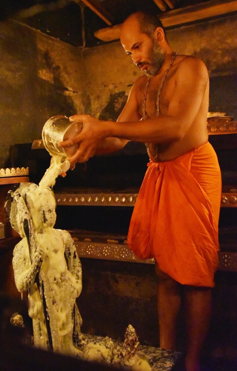 ಶ್ರೀಪಾದರು, ಅದಮಾರು ಮಠಾಧೀಶರಾದ ಶ್ರೀ ವಿಶ್ವಪ್ರಿಯ ತೀರ್ಥರೂ ಇದ್ದರು