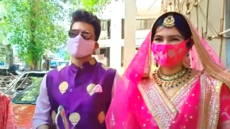 वैसे, अपने बेस्ट फ्रेंड की शादी की खबर सुनकर टीवी एक्ट्रेस अविका गौर बेहद खुश हैं। मनीष और अविका ने 'ससुराल सिमर का' में काम किया है। उस वक्त दोनों के अफेयर के भी चर्चे थे। हालांकि न तो अविका और न ही मनीष ने इस बात को कभी भी कबूल किया।