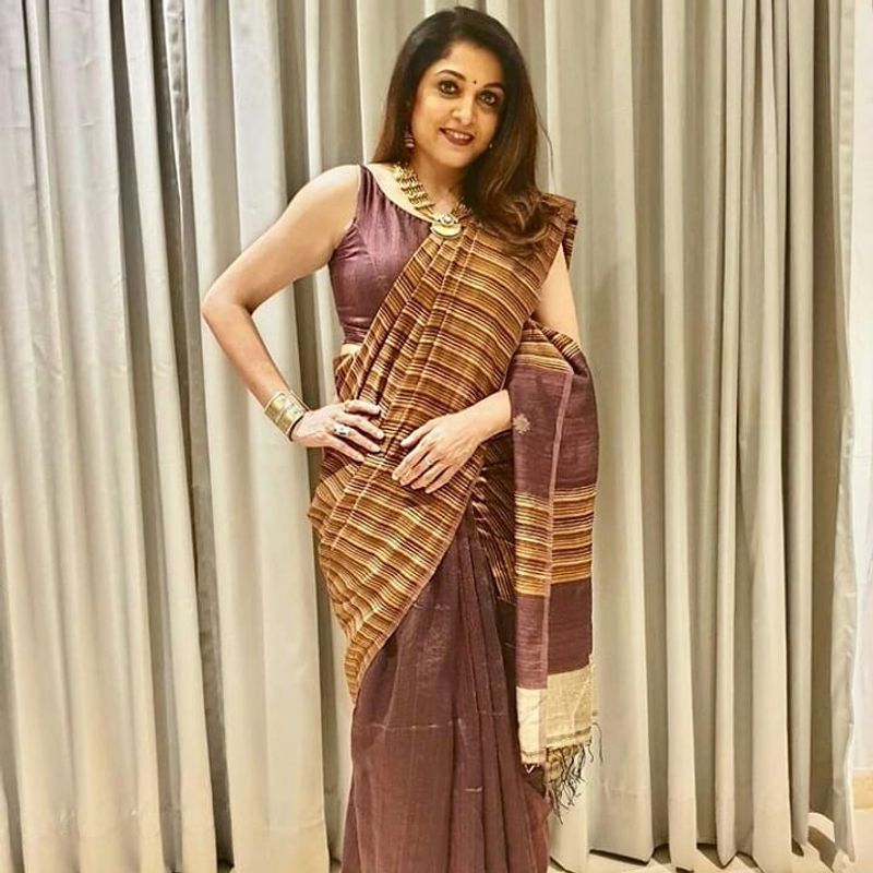 படையப்பா படத்தில் வரும் நீலாம்பரி வசனம் போலவே வயசானாலும் ஸ்டைலும், அழகும் குறையாமல் ரசிகர்களை கிறங்கடிக்கிறார். 