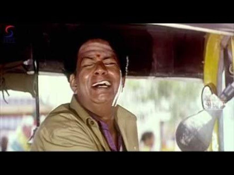அவர் வீட்டை சுற்றி உள்ளவர்கள் பாரதிராஜா , பாஸ்கர் கங்கை அமரன் எல்லோரிடமும் வாய்ப்பு கேடு இருக்கிறார் பாஸ்கர் என்பவர் நீ எதாவது கருவியை கற்றுக்கொள் சொன்னார் அதற்கு மரியாதை கொடுத்து இவர் வயலின் கற்று கொண்டு தேர்ச்சி பெற்றார் 