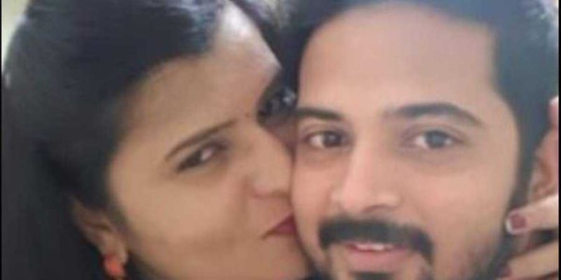 అతను పెళ్లి చేసుకుంటాడన్ననమ్మకంతో చందనచాలాసార్లు శారీరకంగానూ అతనితో కలిసింది. ఆత్మహత్యకు ముందు పోస్ట్ చేసిన వీడియోలో ఈ విషయాలతో పాటు దినేష్ తన దగ్గర 5 లక్షలు తీసుకున్నట్టుగా తెలిపింది.