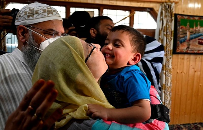 CRPF rescues 3-year old innocent in Sopore Kashmir kpn