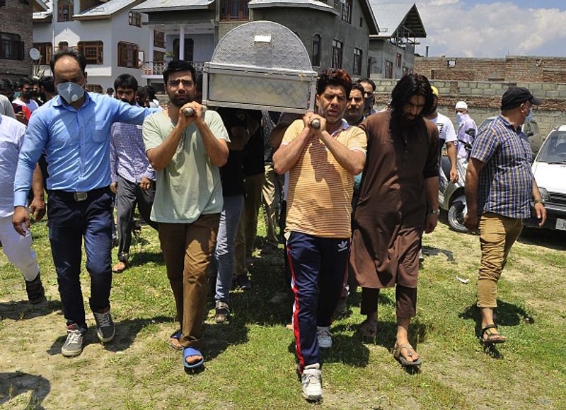 CRPF rescues 3-year old innocent in Sopore Kashmir kpn