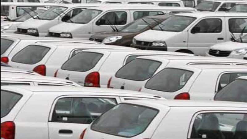Big drop in passenger vehicle sales and registrations in November 2021