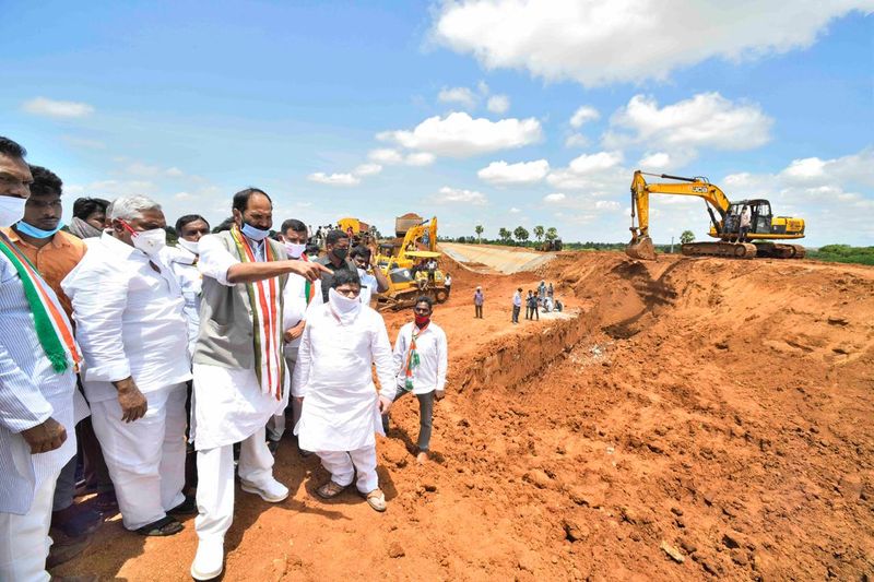 tpcc chief uttam kumar visits kondapochamma sagar project in siddipet