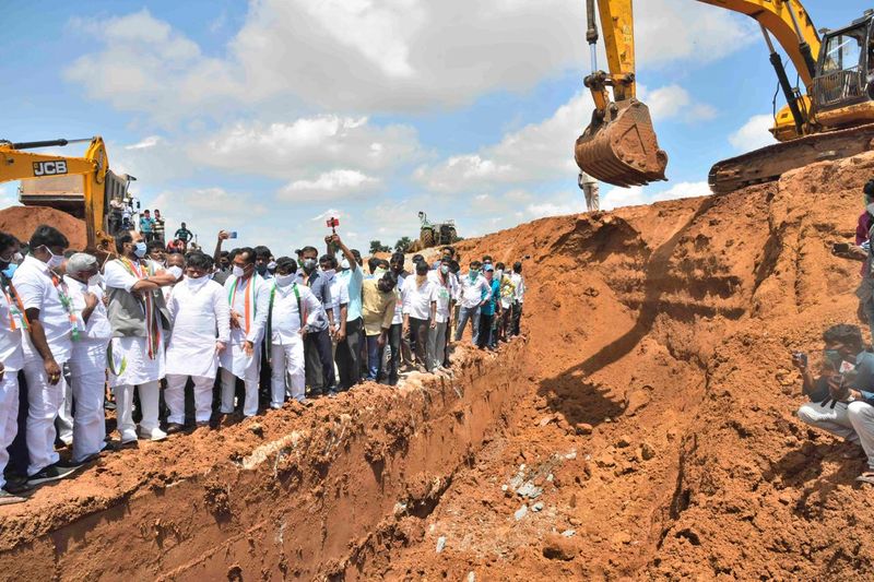 tpcc chief uttam kumar visits kondapochamma sagar project in siddipet