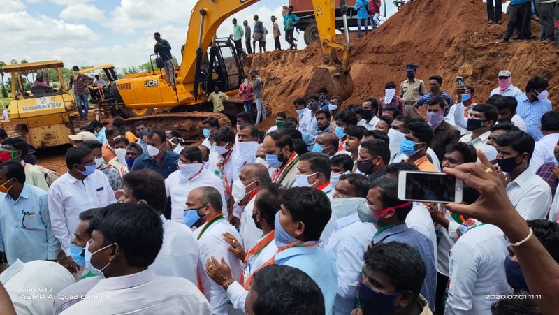 tpcc chief uttam kumar visits kondapochamma sagar project in siddipet