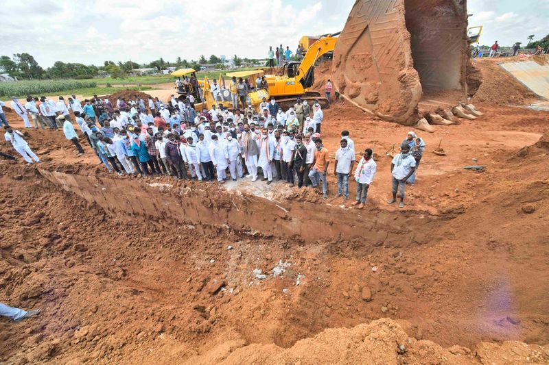 tpcc chief uttam kumar visits kondapochamma sagar project in siddipet