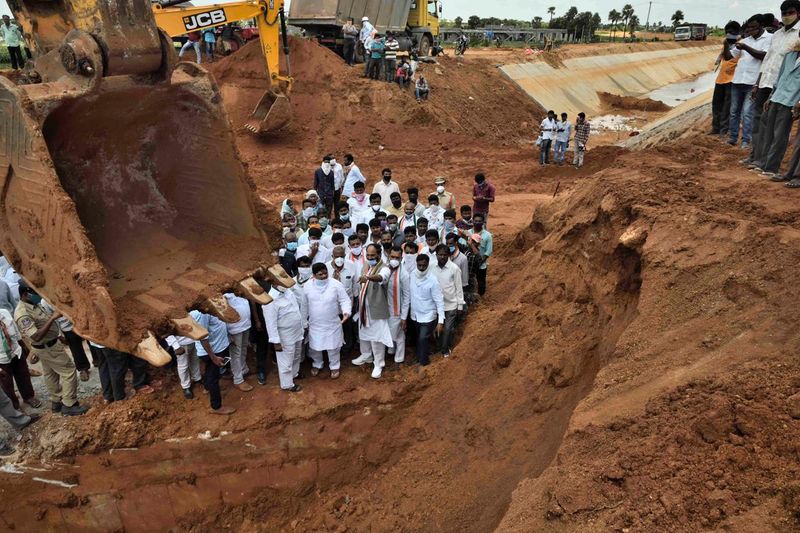 tpcc chief uttam kumar visits kondapochamma sagar project in siddipet