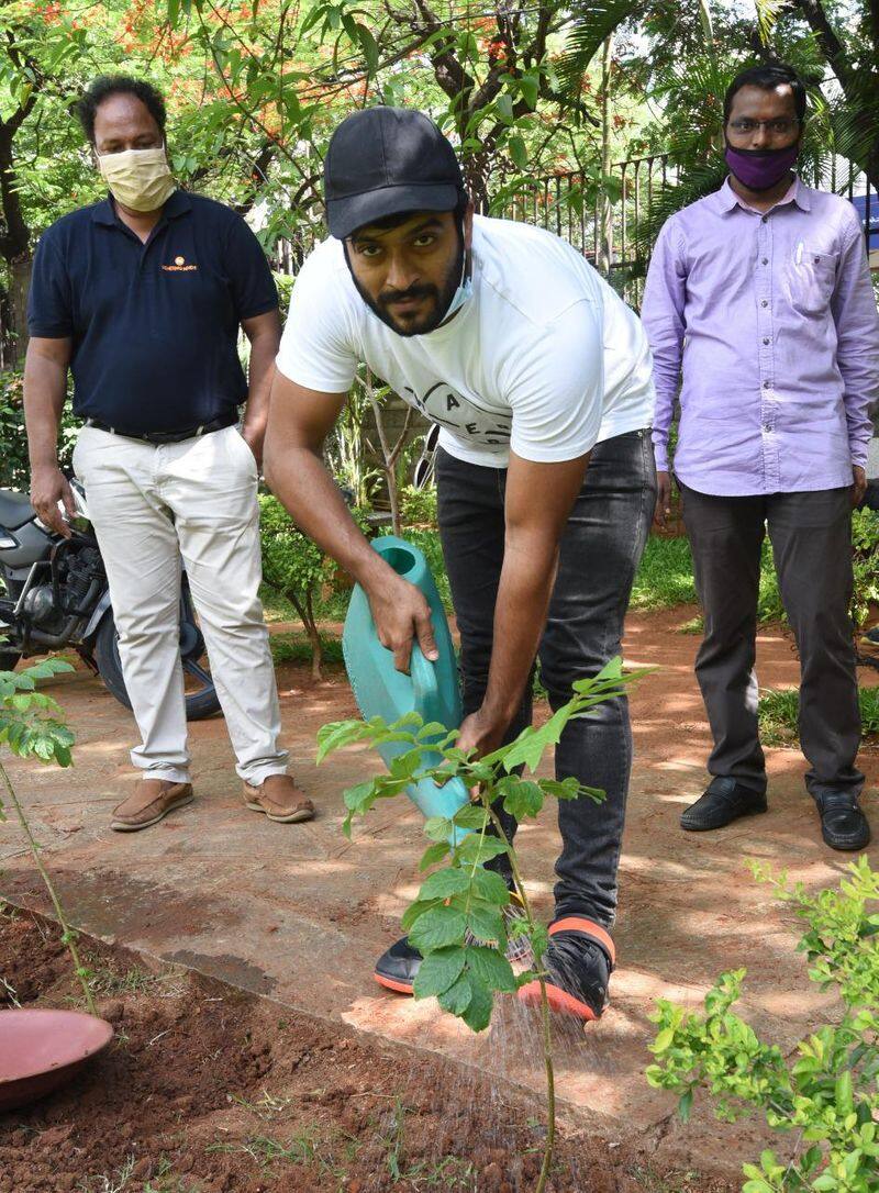 Hushaaru Fame Dinesh Accepts Green India Challenge