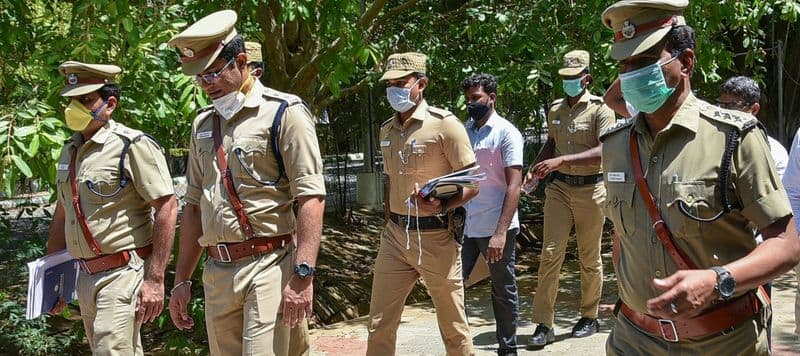 Sathankulam Custodial Death : Four Booked for murder and SI Arrested