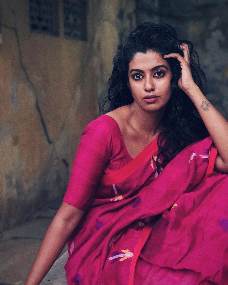 சீரியல் நடிகை ரோஷ்ணி போட்டோ ஷூட் செய்து பட வாய்ப்பு அமைந்தது 