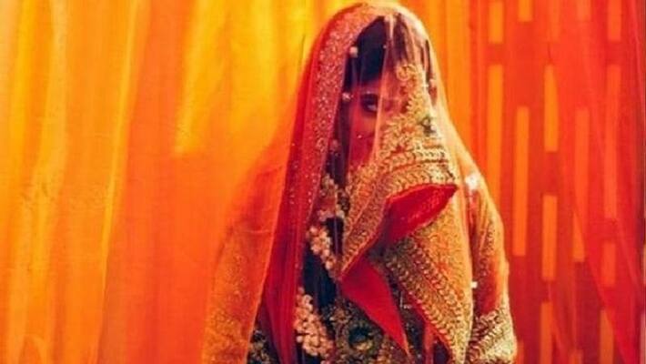 POLICE ARREST THE WOMAN WHO IS CHEATING YOUTH WITH THE NAME OF MARRAIGE POLICE ARREST THE WOMAN WHO IS CHEATING YOUTH WITH THE NAME OF MARRAIGE