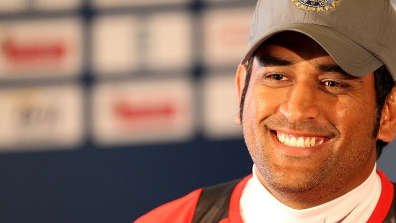 There is a lot of talk on retirement of Dhoni, but Michael Hussey wants to see Mahi playing for 10 years MJA