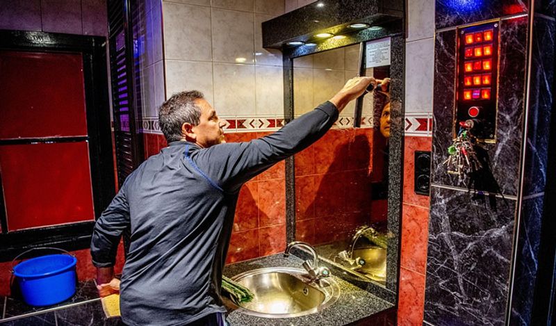 red light area opened in amsterdam during corona epidemic kph