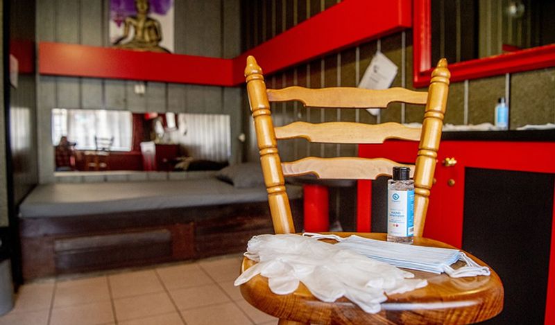 red light area opened in amsterdam during corona epidemic kph