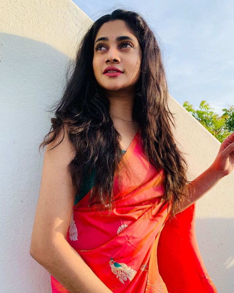 எனினும், பிக்பாஸ் நிகழ்ச்சியில் பைனல் வரை வந்து வெளியேறினார். இவர் வெளியேறியதில் இருந்து லாஸ்லியாவின் ரசிகர்கள், எப்போது அவரை மீண்டும் வெள்ளித்திரையில் பார்க்கப்போகிறோம் என்று காத்திருக்கின்றனர்.