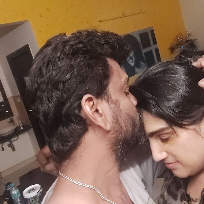 You come front of camera for kissing only Producer Ravinder Slams Vanitha and Peter paul Marriage issue