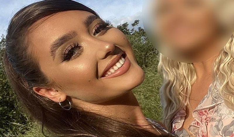 21 year old flight attendant lips surgery fail made her look like pig kph