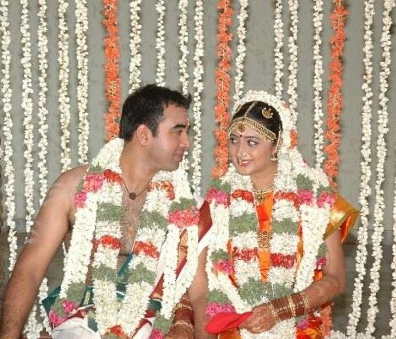 அந்த வகையில், மலையாளத்தில் தொடர்ந்து பல படங்களில் நடித்து வருகிறார். தமிழில் நடிகர் விக்ரம் நடித்துள்ள கோப்ரா படத்திலும் நடித்து வருகிறார்.