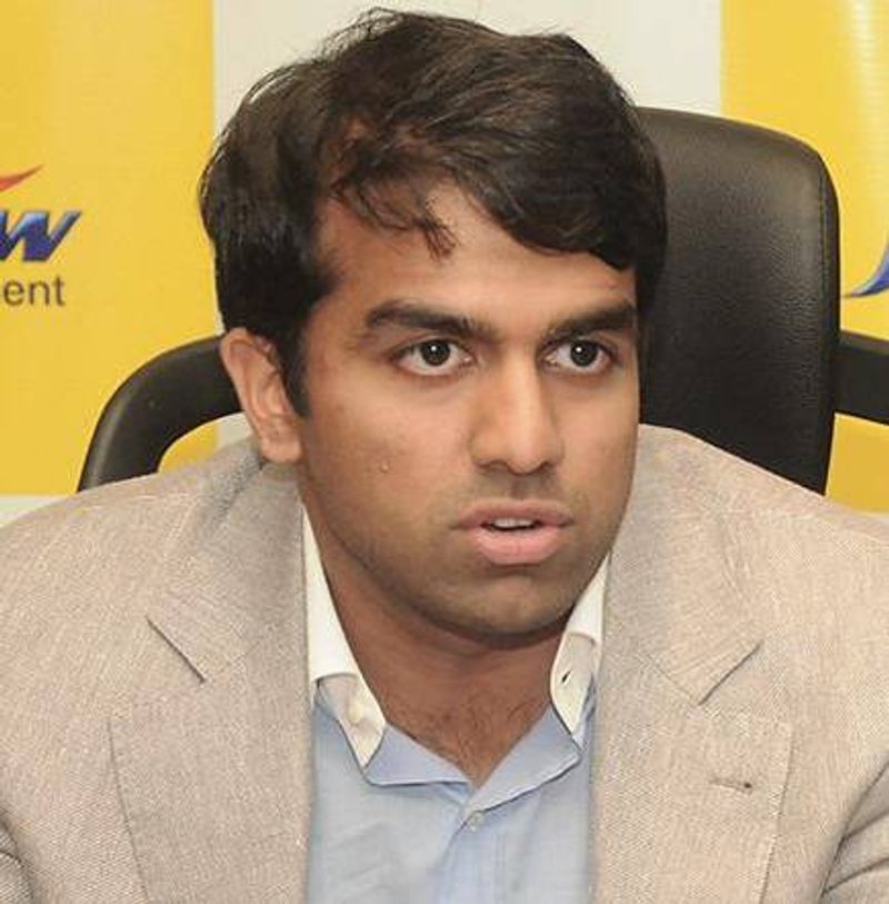ग्रुप की सहयोगी इकाई JSW सीमेंट के मैनेजिंग डायरेक्टर पार्थ जिंदल ने खुद इस बारे में ट्वीट कर जानकारी दी। चीन से कारोबार शून्य करने को लेकर पार्थ ने ट्वीट में बताया कि उनका ग्रुप चीन से हर साल 40 करोड़ डॉलर का आयात करता है। चीन के सौनिकों का हमारे जवानों पर अकारण हमला (गलवान में) आंखें खोलने वाला है। स्पष्ट कार्रवाई की जरूरत भी बताता है। हम 40 करोड़ डॉलर के शुद्ध आयात को अगले दो साल में शून्य पर लाने का संकल्प लेते हैं।
