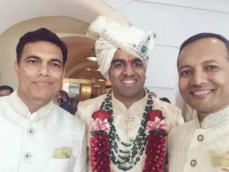 जिंदल की कंपनी चीन से मशीनरी और रख-रखाव के उपकरण मंगाती है। 14 अरब डॉलर वैल्यू की कंपनी JSW ग्रुप का स्वामित्व पार्थ के पिता सज्जन जिंदल के पास है। यह ग्रुप दुनिया के कई देशों में आइरन, ऊर्जा, सीमेंट और इन्फ्रा स्ट्रक्चर के क्षेत्र में कारोबार करती है।
