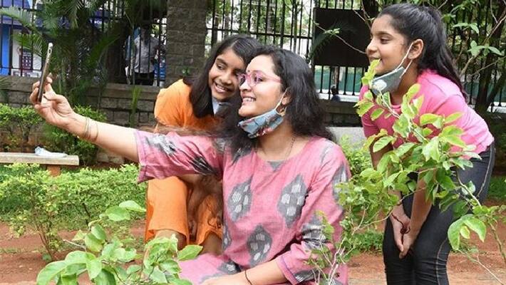 Renu Desai participated in green india Challenge With her daughter Renu Desai participated in green india Challenge With her daughter
