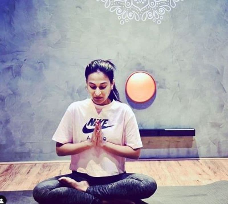 rajinikanth daughter aishwarya dhanush hot yoga poses goes viral