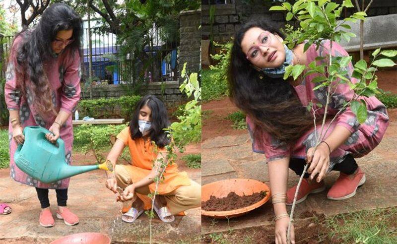 Renu Desai participated in green india Challenge With her daughter