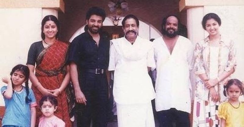 தேவர் மகன் படத்தில் வரும் குடும்பத்தின் புகைப்படம் 
