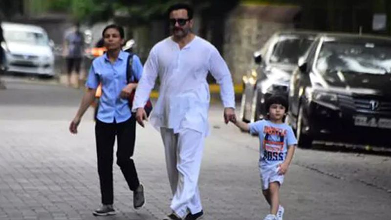 Saif Ali khan hanging Arround on mumbai road with Son Taimur ali khan in Rain See Photos KPY