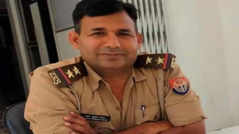 sub inspector Mahesh Yadav martyred after a dozen bullets of miscreants Many policemen saved their lives from brilliant thinking kpl