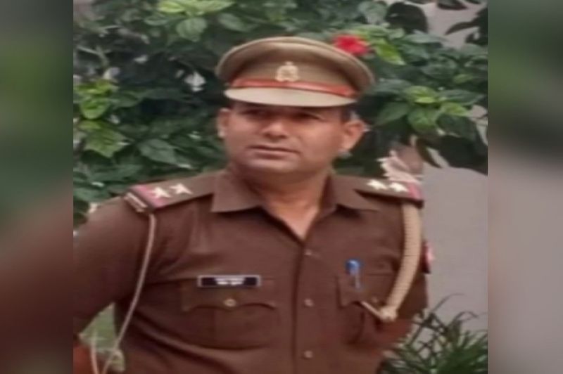 sub inspector Mahesh Yadav martyred after a dozen bullets of miscreants Many policemen saved their lives from brilliant thinking kpl