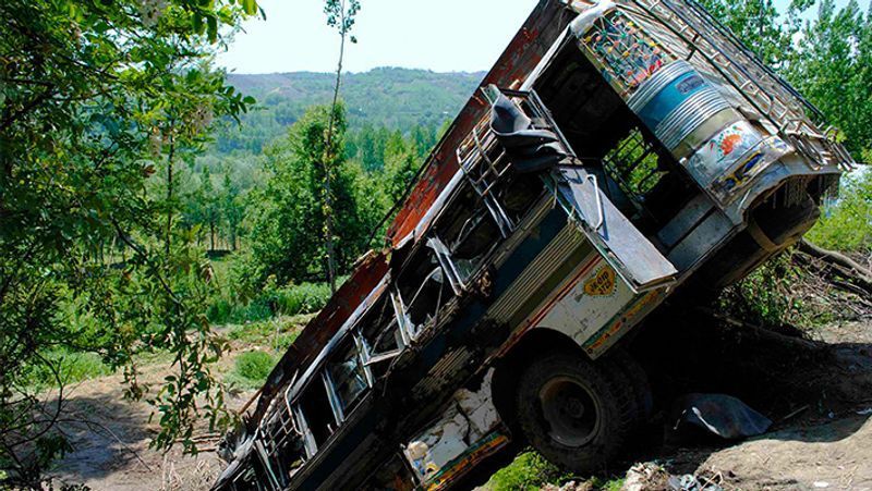 Simdega News, Shocking pictures related to road accidents kpa