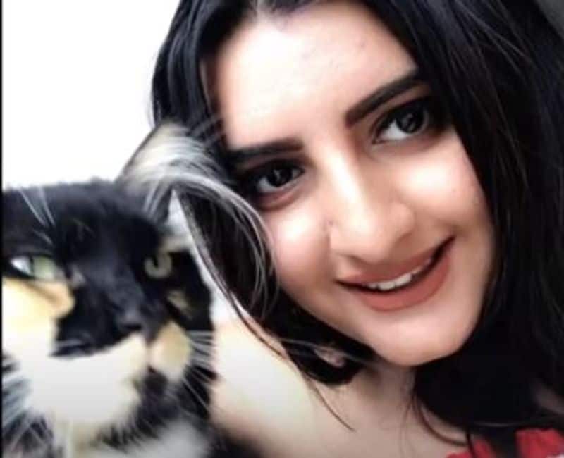 actor abbas daughter emira photo goes viral in social media