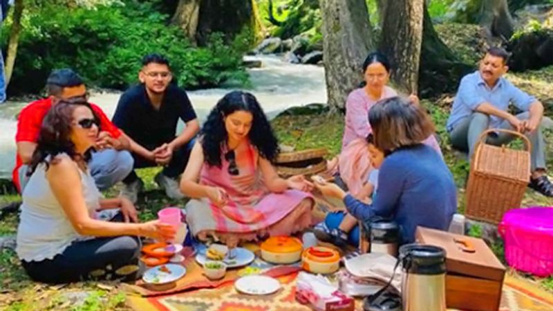 Kangana Ranaut Enjoying Picnic with Family at Manali KPG