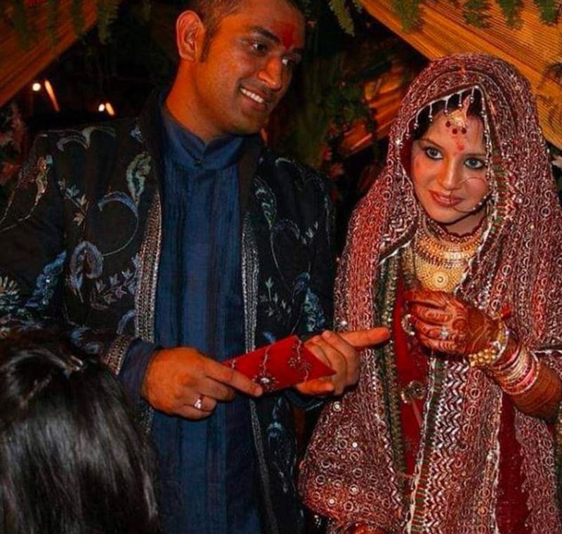 ১০ বছর আগে আজকের দিনেই মহেন্দ্র সিংহ ধোনি ও সাক্ষী সিংহ রাওয়াতের বিয়ে হয়েছিল। অত্যন্ত গোপনীয়তার সঙ্গে বিয়ে করেছিলেন সেই সময়ের ভারত অধিনায়ক।