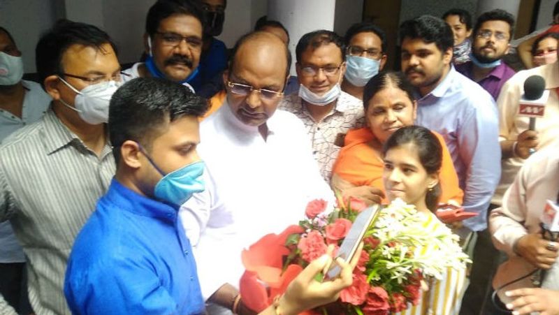mp board 10th result 2020 10th class bhopal topper karnika mishra success story kpr