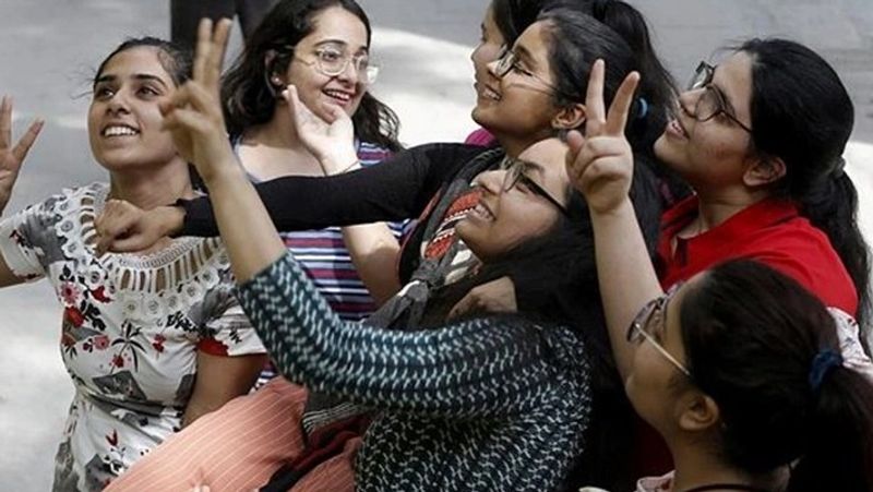 mp board 10th result 2020 10th class bhopal topper karnika mishra success story kpr