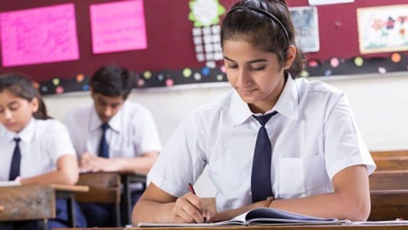 mp board 10th result 2020 10th class bhopal topper karnika mishra success story kpr