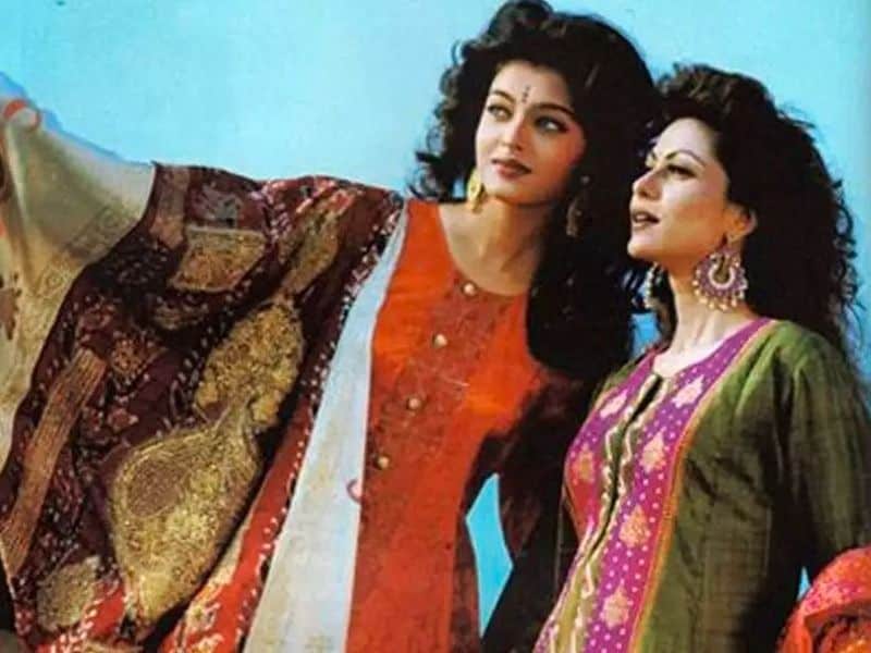 ঐশ্বর্যের ট্রান্সফরমেশন দেখার জন্য বিশেষভাবে উৎসুক তারা। তবে বদল ঘটেছে গ্রুমিং। কারণ তিনি আজবীন সুন্দরী। এবং গ্রুম তিনি নিজেকেও নিজেই করেছেন অনেকখানি।