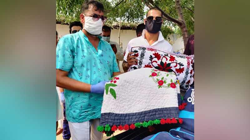 Covid 19 Shikhar Dhawan gives surprise to visit pakistani hindu refugees camps And donate toilet Cricket kit Also KPY
