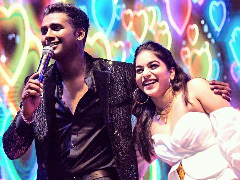 షోలో ఉనన్నని రోజులు రాహుల్, పునర్నవిల ప్రేమ కథ షో రేంటింగ్ను ఓ రేంజ్లో పెంచింది. షోలనే కాదు షో నుంచి బయటకు వచ్చిన తరువాత కూడా పలు సందర్భాల్లో వారిద్దరు కలిసి కనిపించటంతో నిజంగానే ఇద్దరి మధ్య సమ్థింగ్ సమ్థింగ్ అని ఫిక్స్ అయ్యారు.