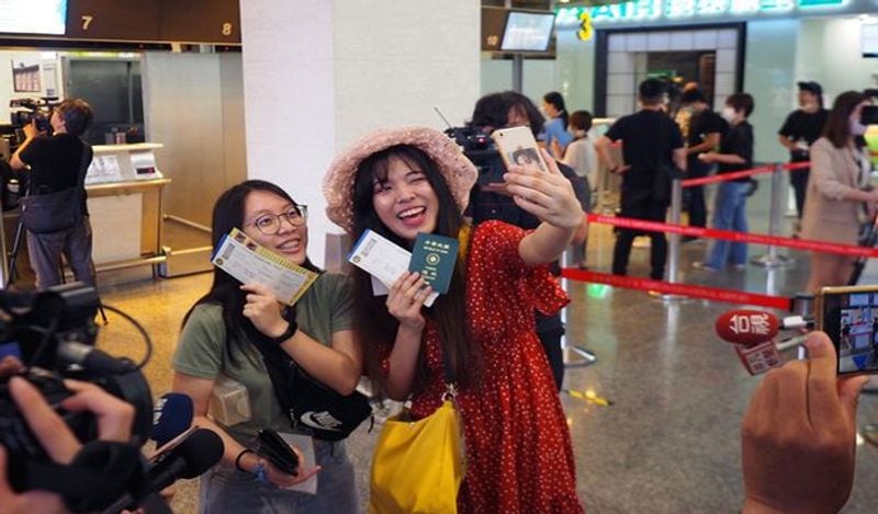 taiwan holiday starving people booking costly fake flight tickets in Corona for millions but the plane does not fly kph