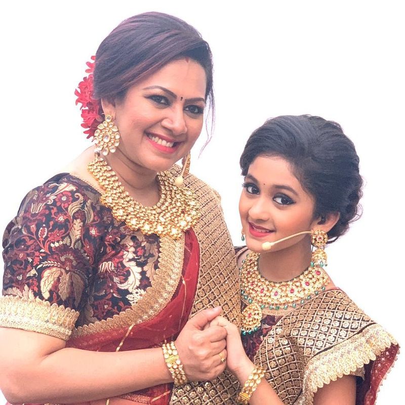 ஜிகு ஜிகு டிரஸில் செம்மயாக போஸ் கொடுத்த அர்ச்சுமா - சாரா