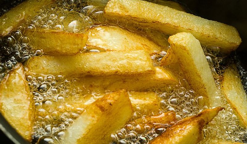 74 year old woman fries chips in machine oil instead of cooking oil dead inhaling poisonous smoke kph