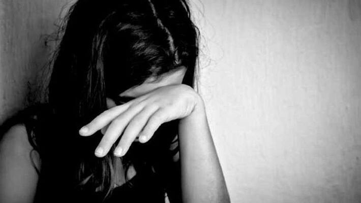 Blackmailed by boyfriend teen girl steals jewellery from home in bengaluru gow Blackmailed by boyfriend teen girl steals jewellery from home in bengaluru gow
