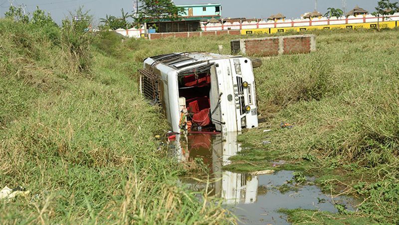 Accident photos, pictures showing of accidents in India kpa