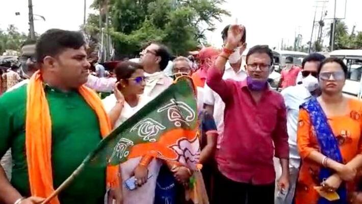 BJP blocked roads after Arjun Singh car vandalised BTD BJP blocked roads after Arjun Singh car vandalised BTD