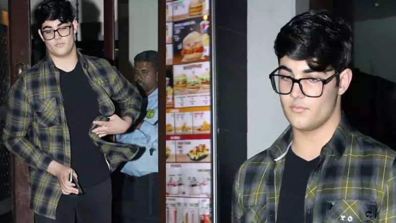 When Akshay Kumar son existed raising mystery girl on his shoulder KPJ